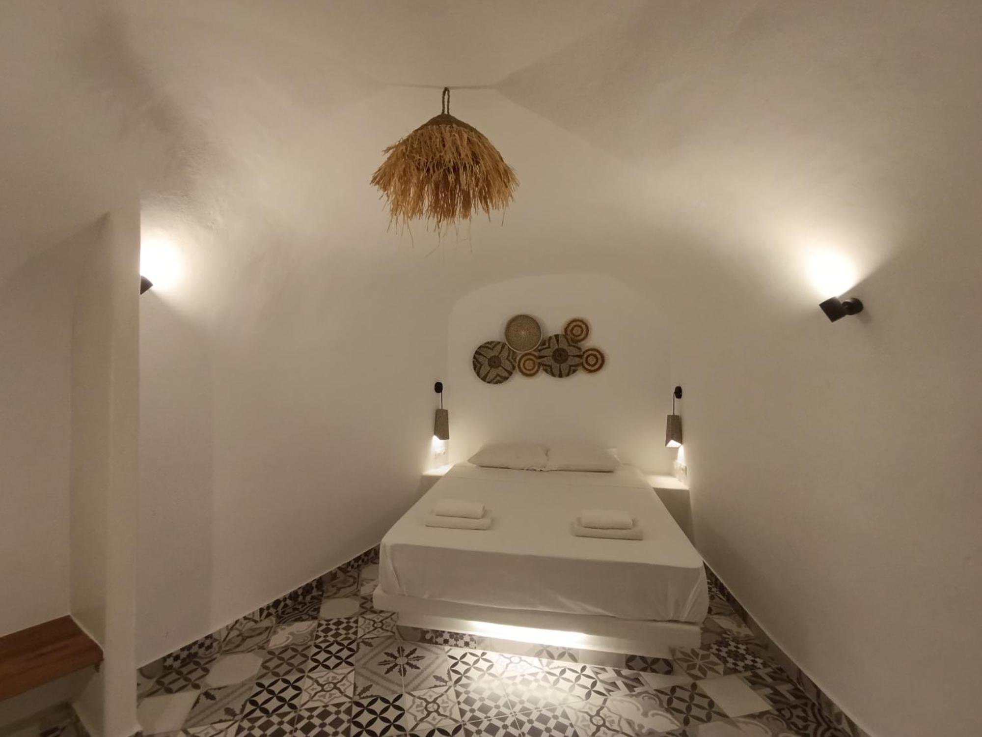 Cycladic Center Cave Rooms Fira  Exterior foto